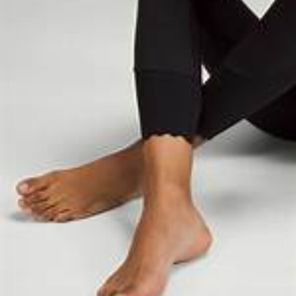 lululemon Align Scalloped Hem High Rise 25” Pant NWT Black Size 4 - Picture 5 of 6